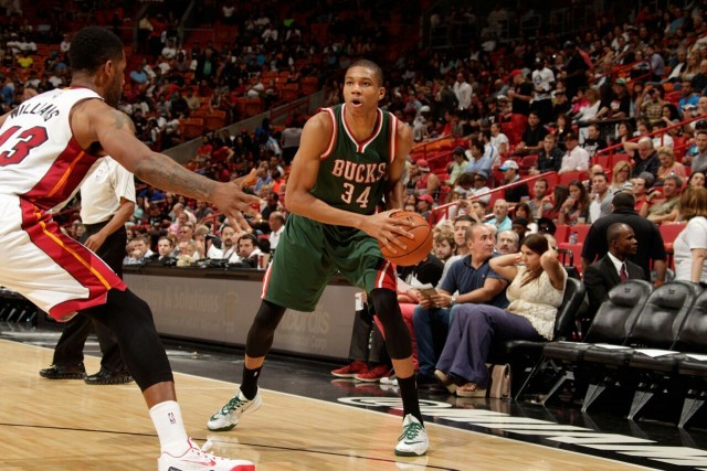 河村勇辉10分7助闪耀全场 不看人传球技惊四座